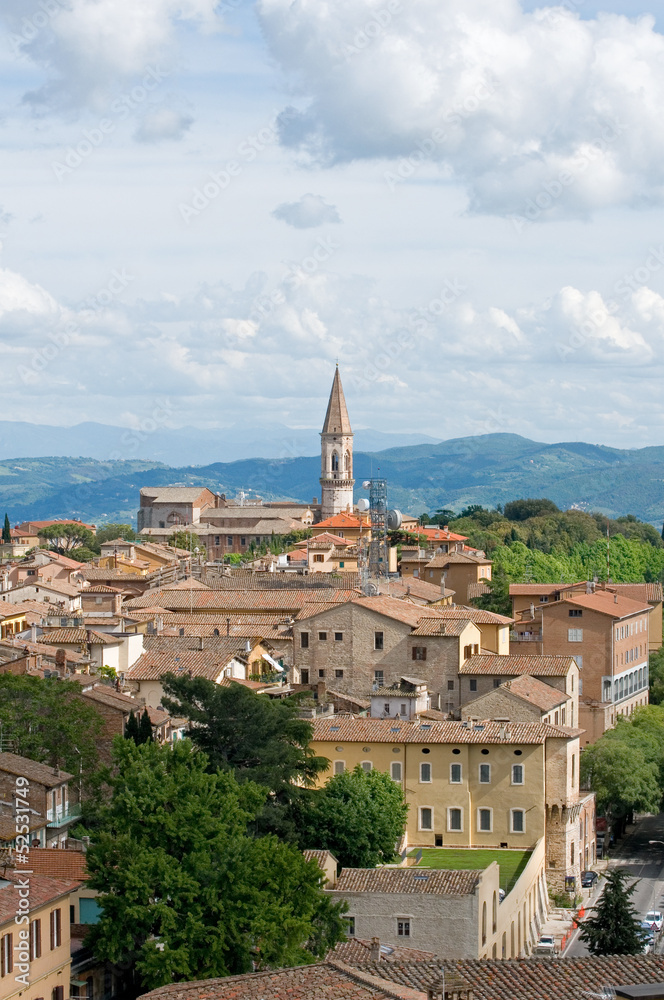 Perugia con campanile cattedrale di San Pietro