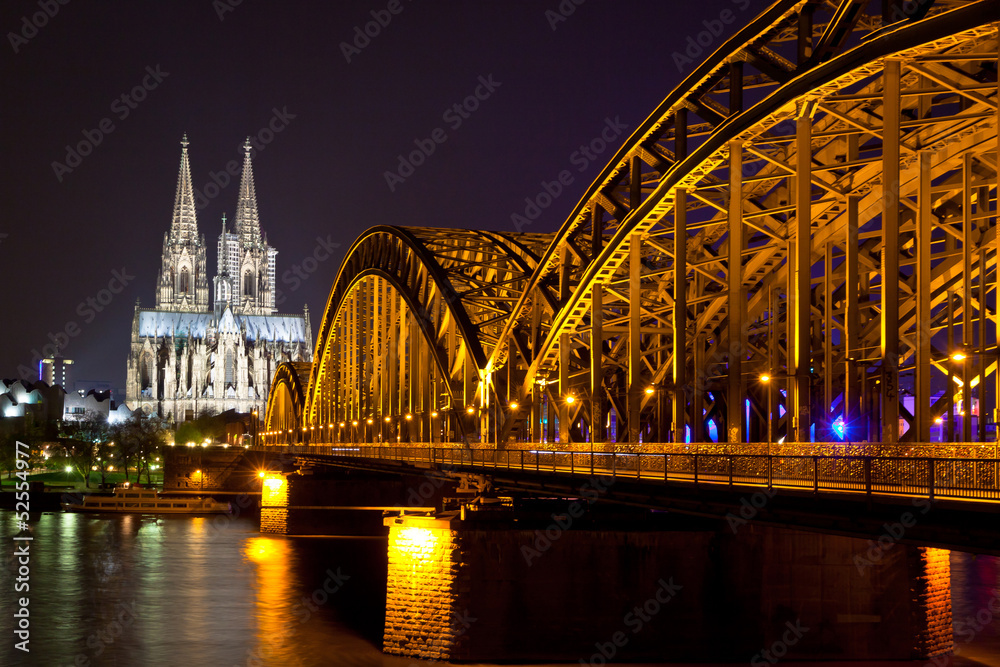 Fototapeta premium Cologne Cathedral and bridge over the Rhine river, Germany