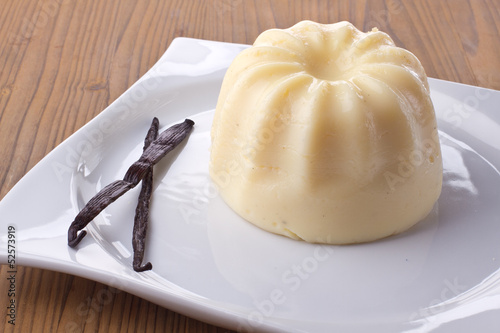 Vanilla pudding in a plate