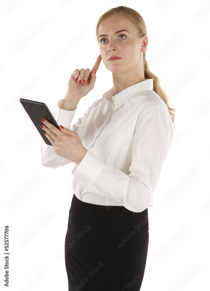 piękna dziewczyna z pomysłem trzymająca tablet piękna dziewczyna z pomysłem trzymająca tablet