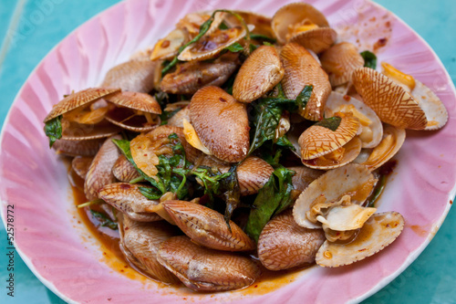 Clams fried with roasted chili paste