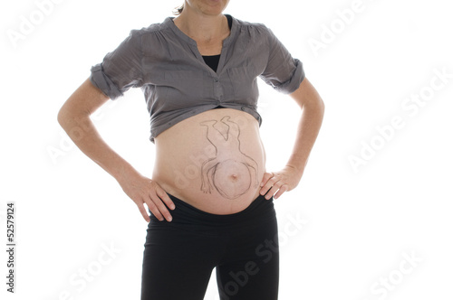 Baby in Köpflerposition auf Bauch gemalt photo