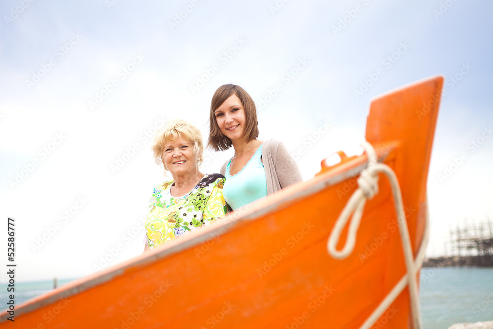 Obraz premium Nonna e nipote al mare