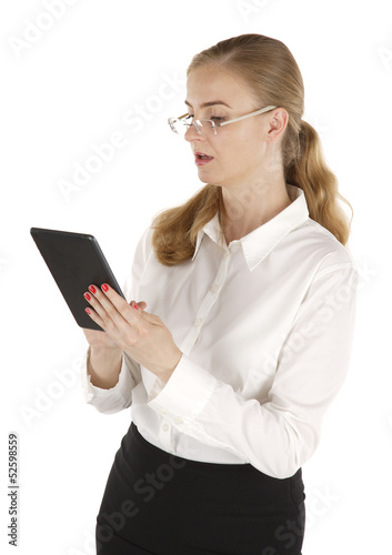 bkobieta z tabletem w okularach
