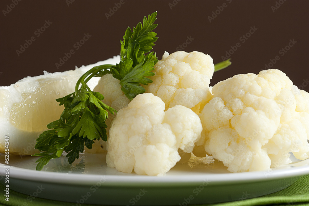 Broccoli con spicchio di limone e prezzemolo Broccoli con spicchio di limone e prezzemolo
