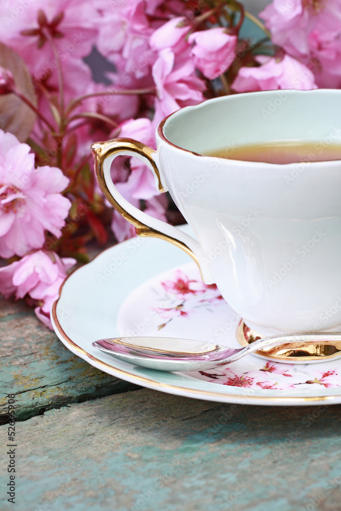 Fototapeta premium Beautiful japanese cherry tree and a cup of tea