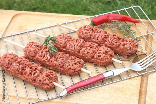 brochettes de viande hachée