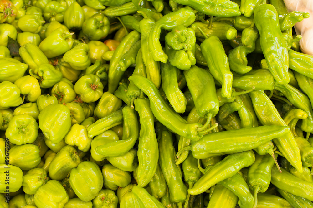 piments verts long et ronds au marché piments verts long et ronds au marché