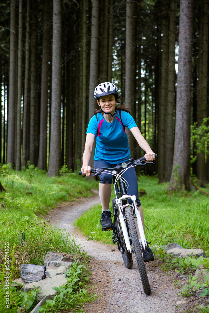 Obraz premium Healthy lifestyle - woman cycling