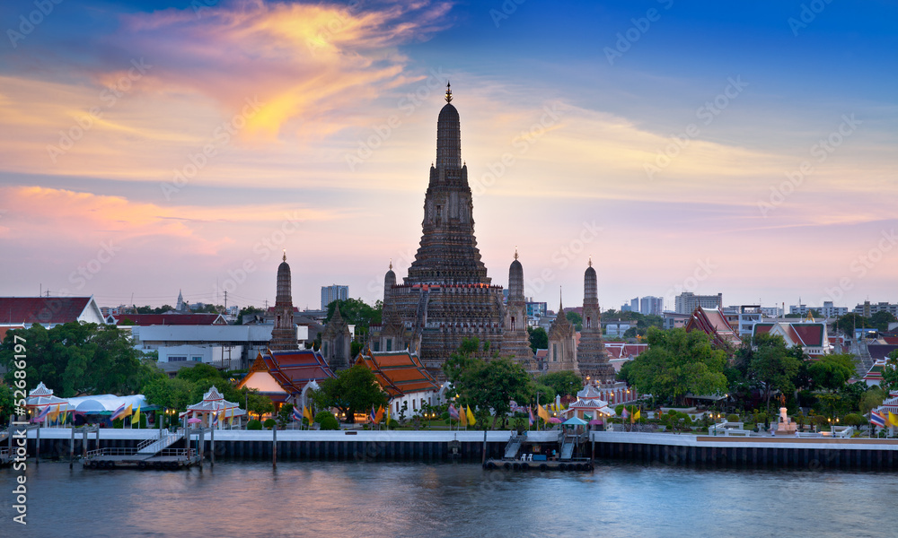 Fototapeta premium Wat Arun, Landmark and No. 1 tourist attractions in Thailand.