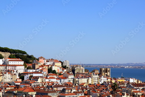View over Lisbon with the Catedral Sé Patriarcal © Hieronymus Ukkel