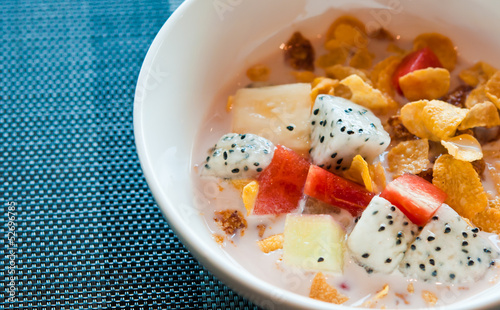 The cornflake with fruit and milk