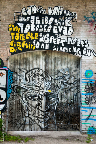 Graffiti sur porte
