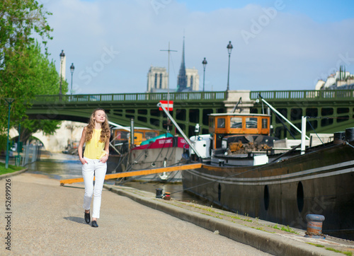 Girl walking near boats on the Seine © Ekaterina Pokrovsky