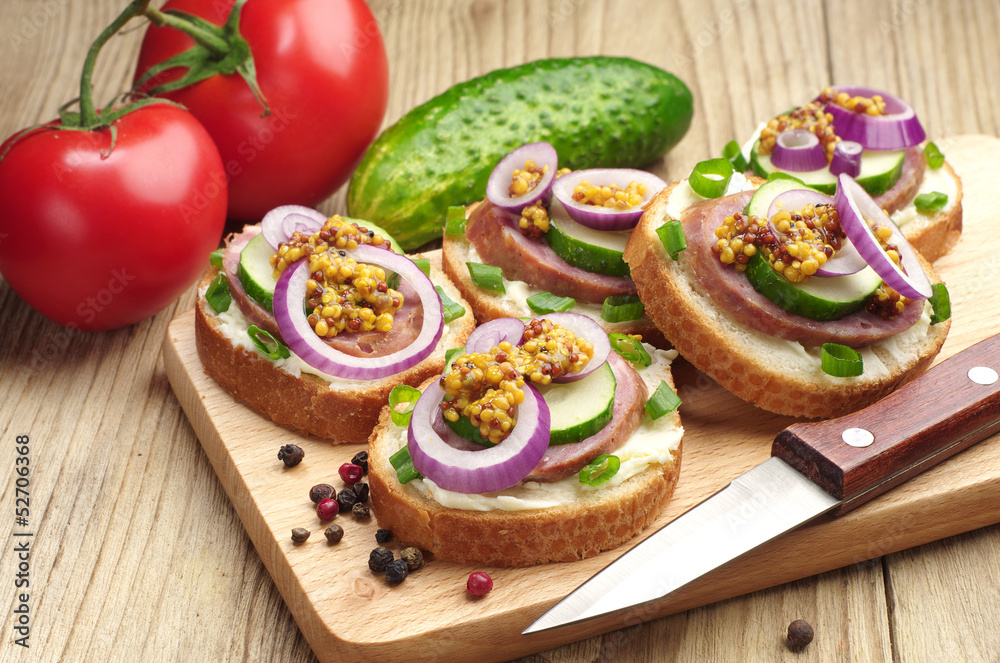 Sandwiches with sausage and onion Sandwiches with sausage and onion