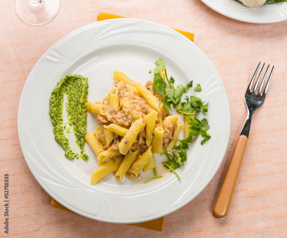 Maccheroni con sugo di pesce gatto Maccheroni con sugo di pesce gatto