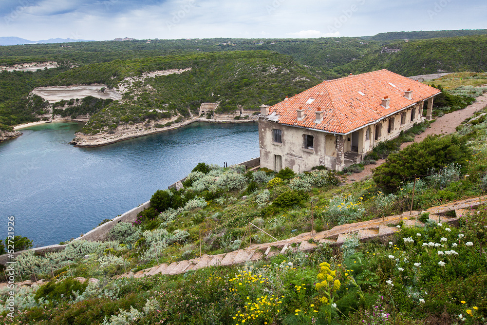 Ruine an den Klippen von Bonifacio, Korsika