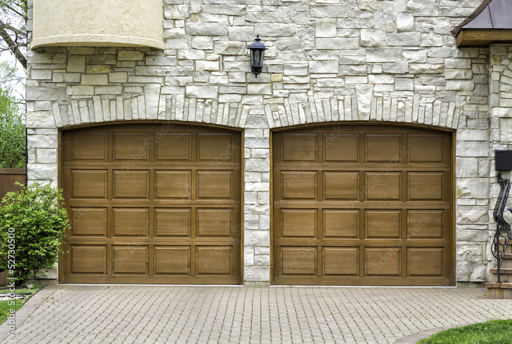 Obraz premium Two car arch wooden garage