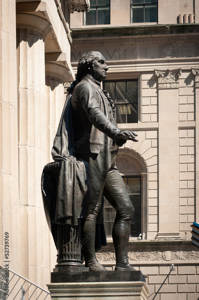 Naklejka premium George Washington statue at Wall Street, New york City.