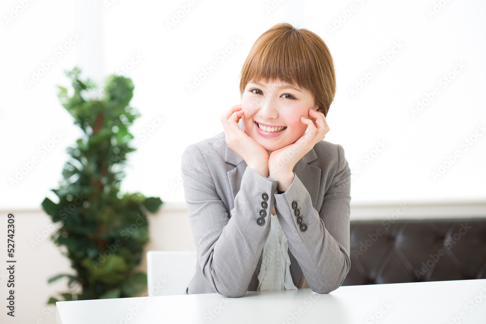 笑顔の女性 ビジネス 笑顔の女性 ビジネス
