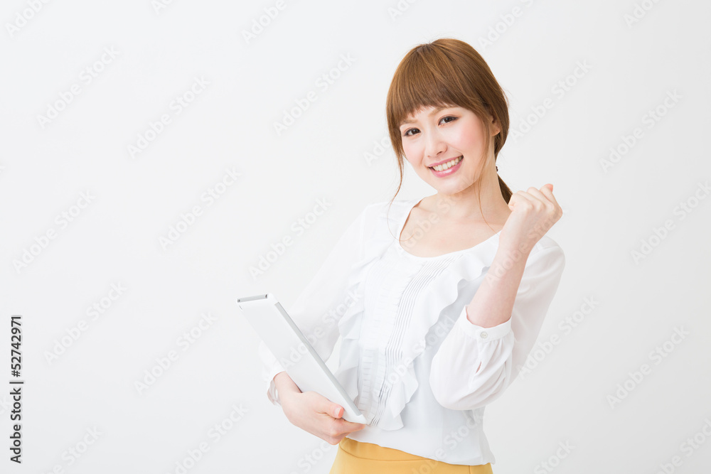 タブレットを持つ女性 ビジネス タブレットを持つ女性 ビジネス