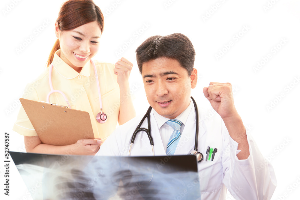 笑顔の医師と看護師 笑顔の医師と看護師