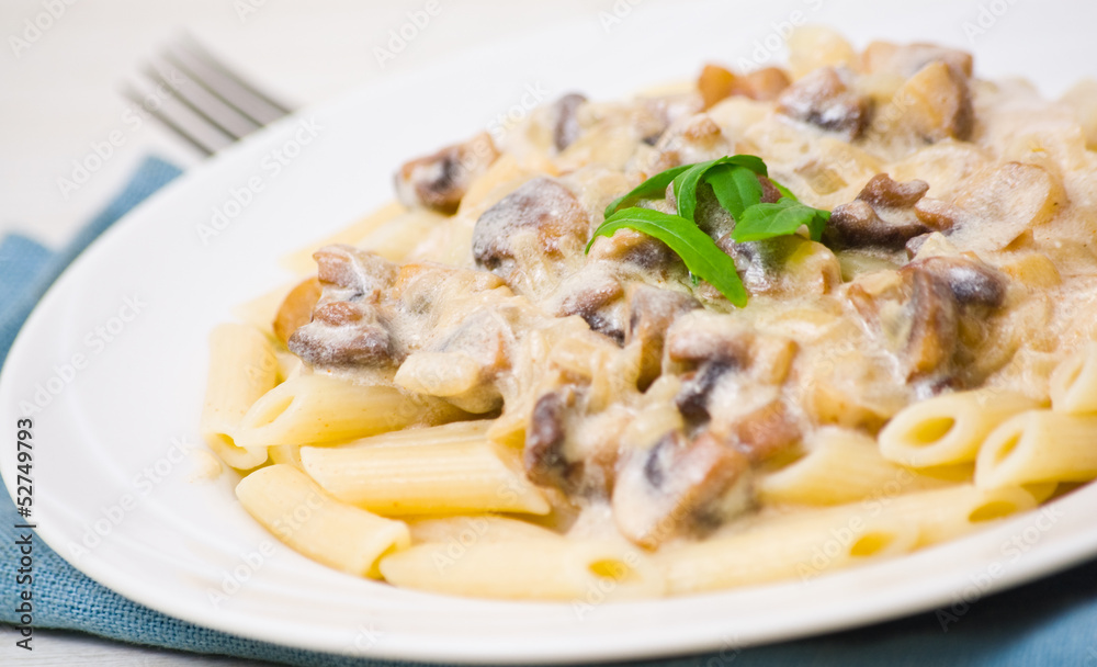 penne pasta with mushroom sauce