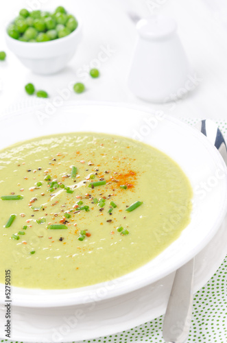 cold soup of green peas with yogurt, chives onions and peppers