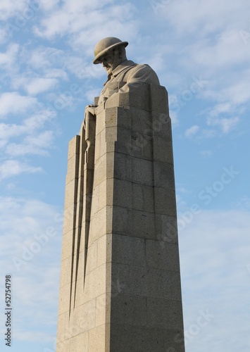 Foto WW1 Canadian Brooding Soldier Memorial St Julien nr Ypres