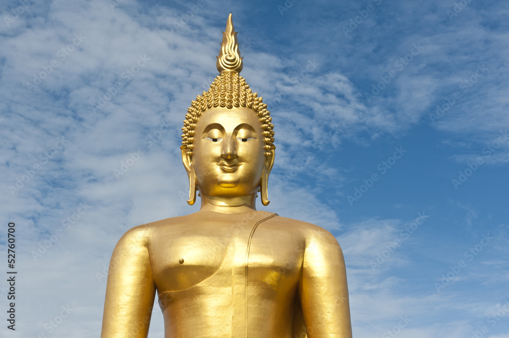 big golden Buddha statues