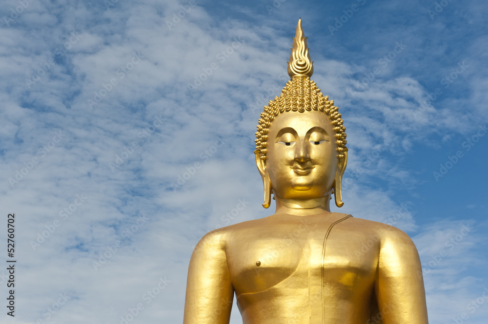 big golden Buddha statues