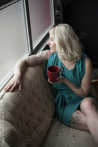 Quadro su tela Beautiful Young Woman  Holding Red Coffee Cup