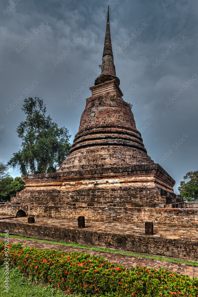 Fototapeta premium Old chedi in Sukhothai, Thailand