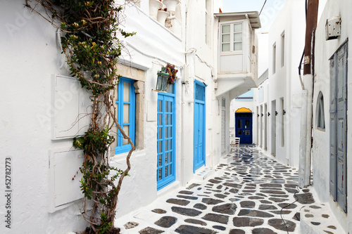 Tradycyjne ulice wyspy Mykonos w Grecji