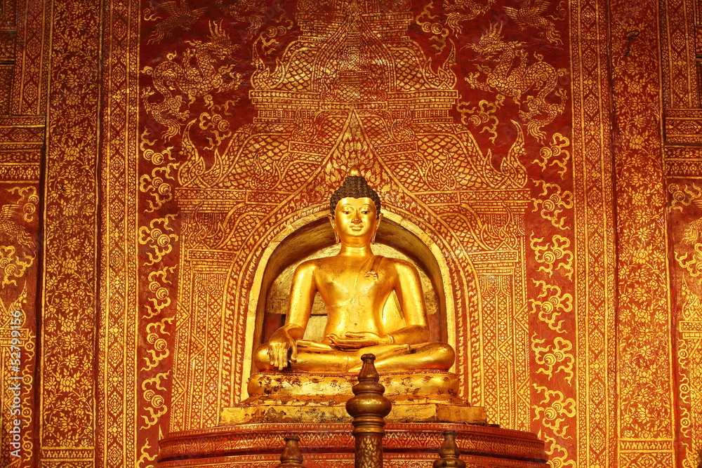 Obraz premium Buddha statue in church,Wat Pra Singh,Chiang-Mai,Thailand