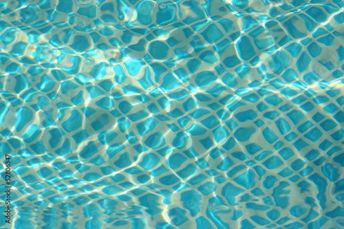 Klares Wasser im Pool