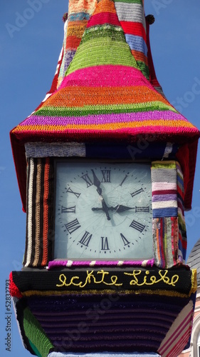 Guerilla Knitting, Uhr