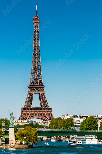 the eiffel tower paris city France © snaptitude