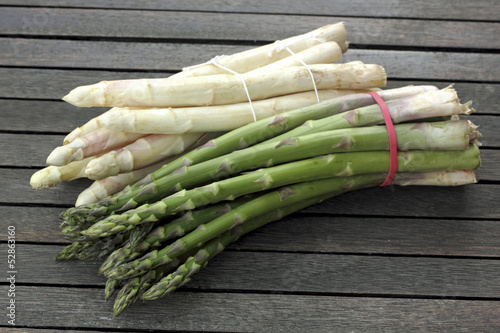 asparagus on the wooden table