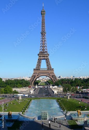 Landmark image of Eiffel Tower in Paris, France