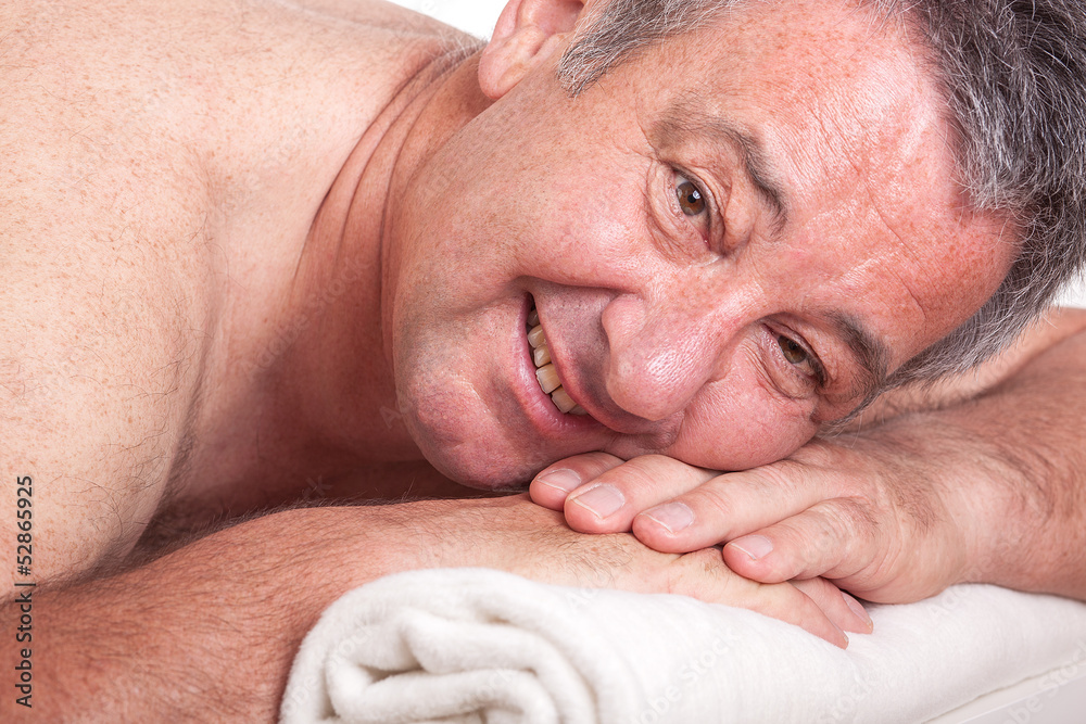 Obraz premium Senior man at the massage