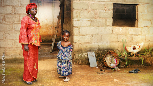 Foto Black African little girl and mother