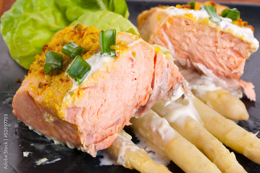 Norwegian salmon with asparagus