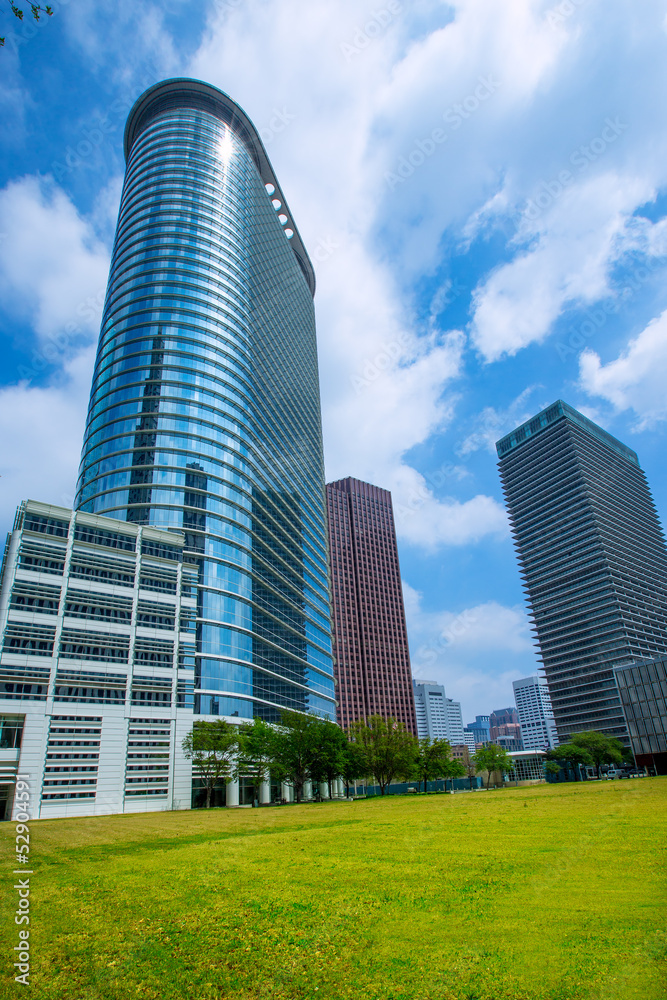 Fototapeta premium Houston downtown skyscrapers disctict blue sky mirror