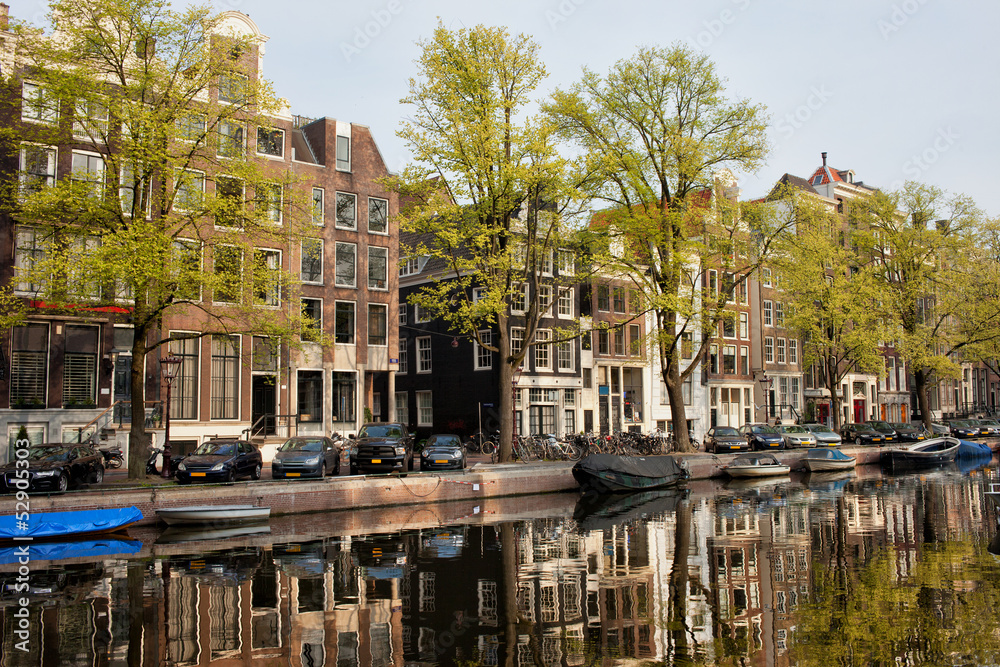 Fototapeta premium Amsterdam Houses by the Singel Canal