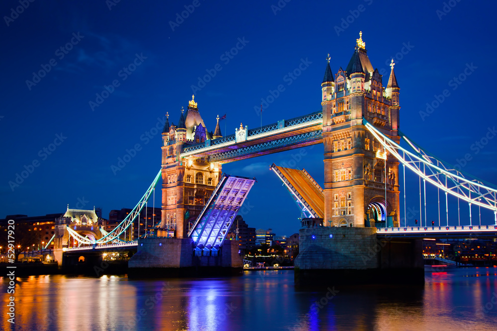 Tower Bridge in London, the UK at night - obrazy, fototapety, plakaty 