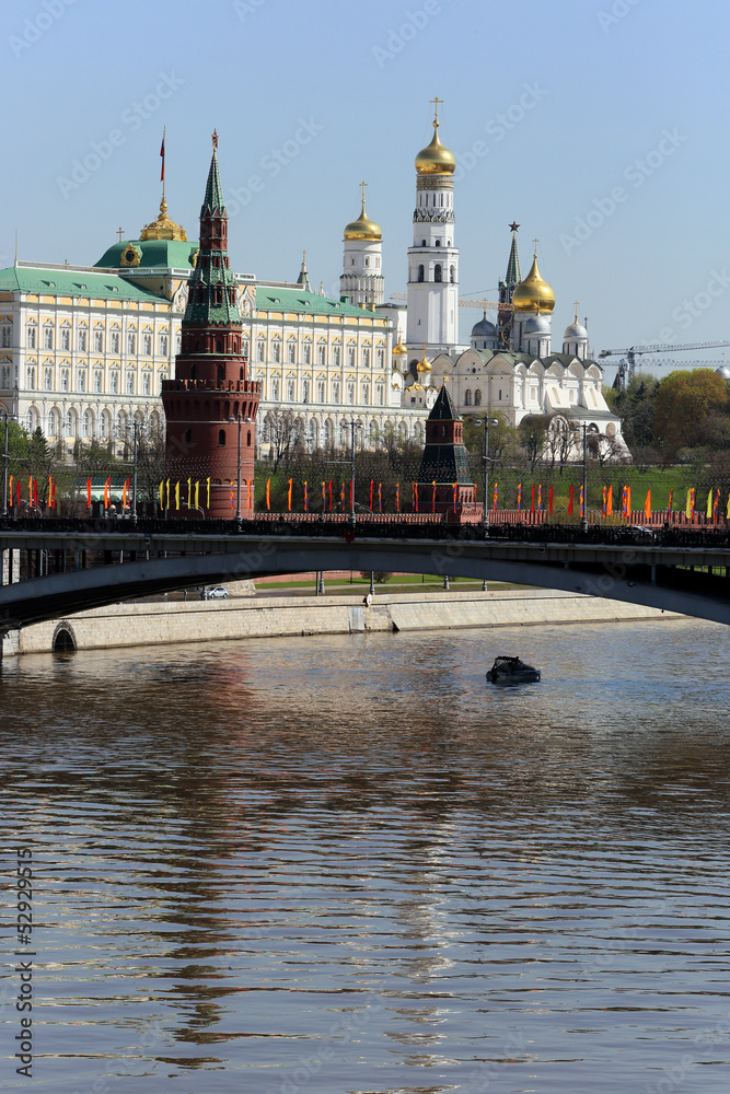 Вид на Кремль. 9 мая.