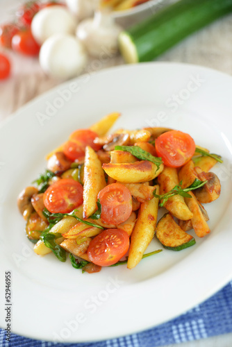 Tomaten-Zucchini-Schupfnudeln