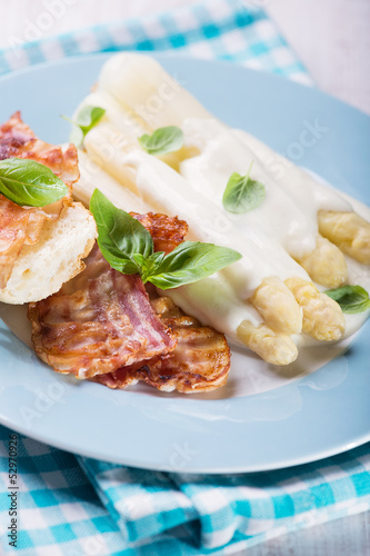 White asparagus served with bacon