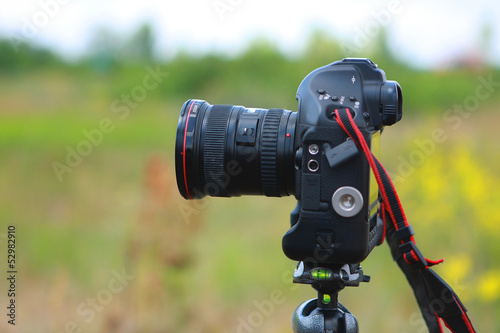 Canon camera on a tripod for shooting nature in daylight